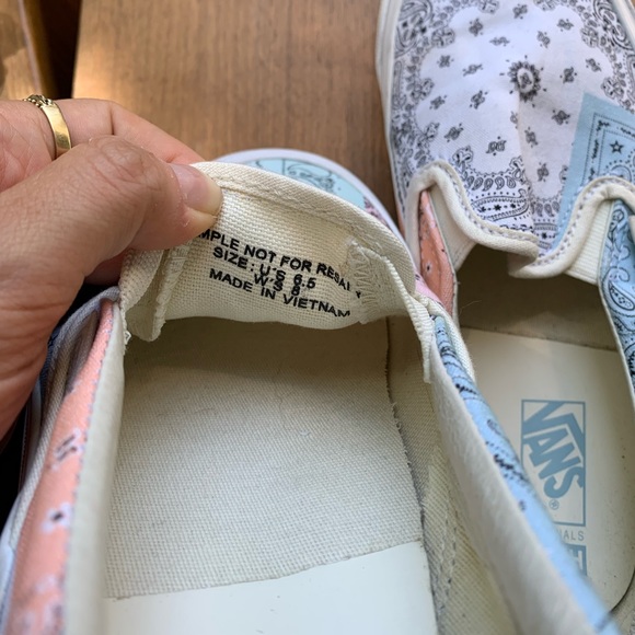 Vans x Kith Bandana Print pastel slip ons - Picture 6 of 7